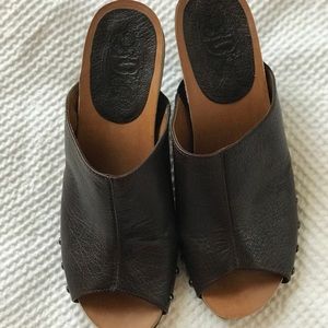 NWOT Nine West brown leather mules